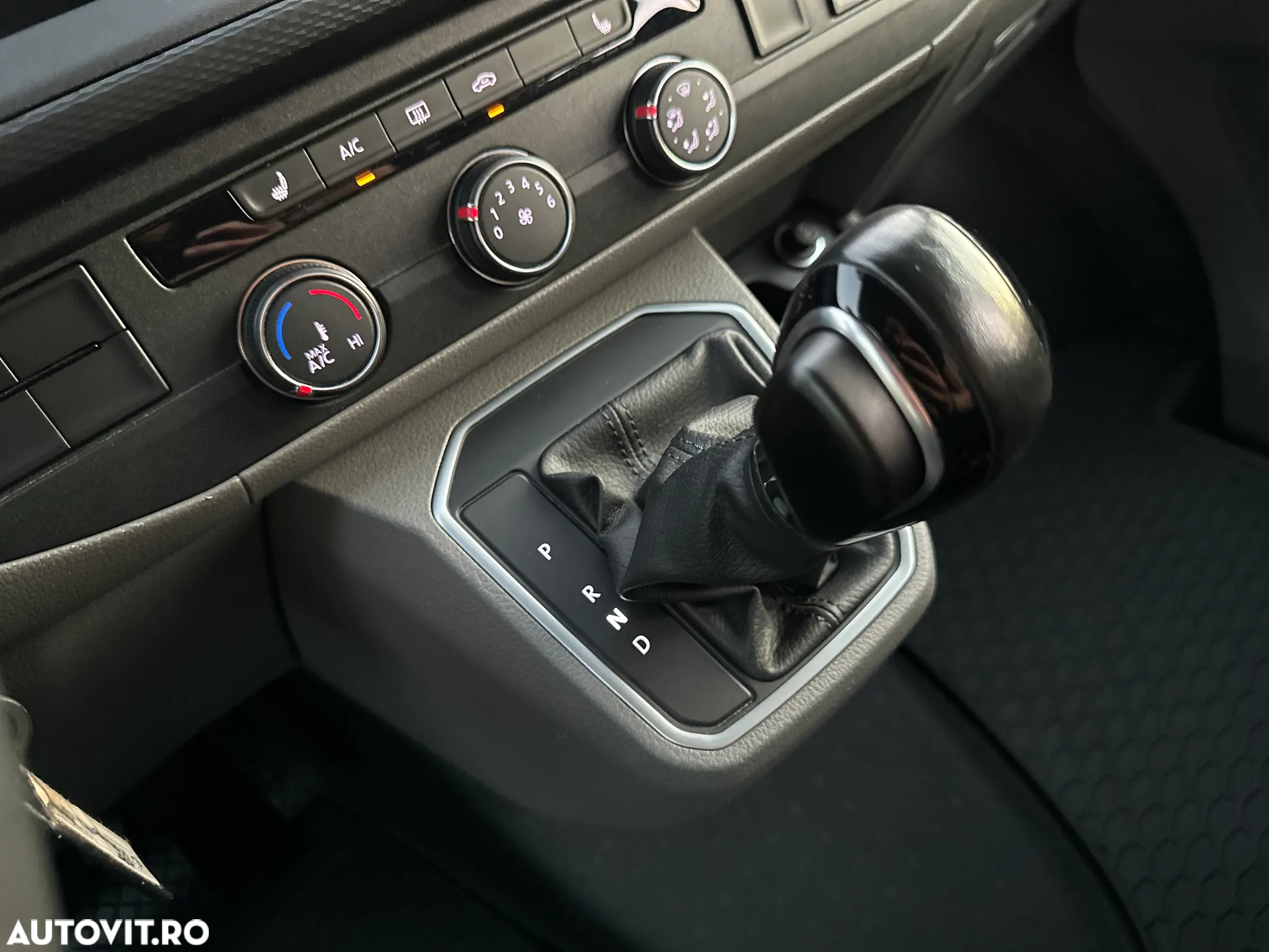 Volkswagen Caravelle - 30