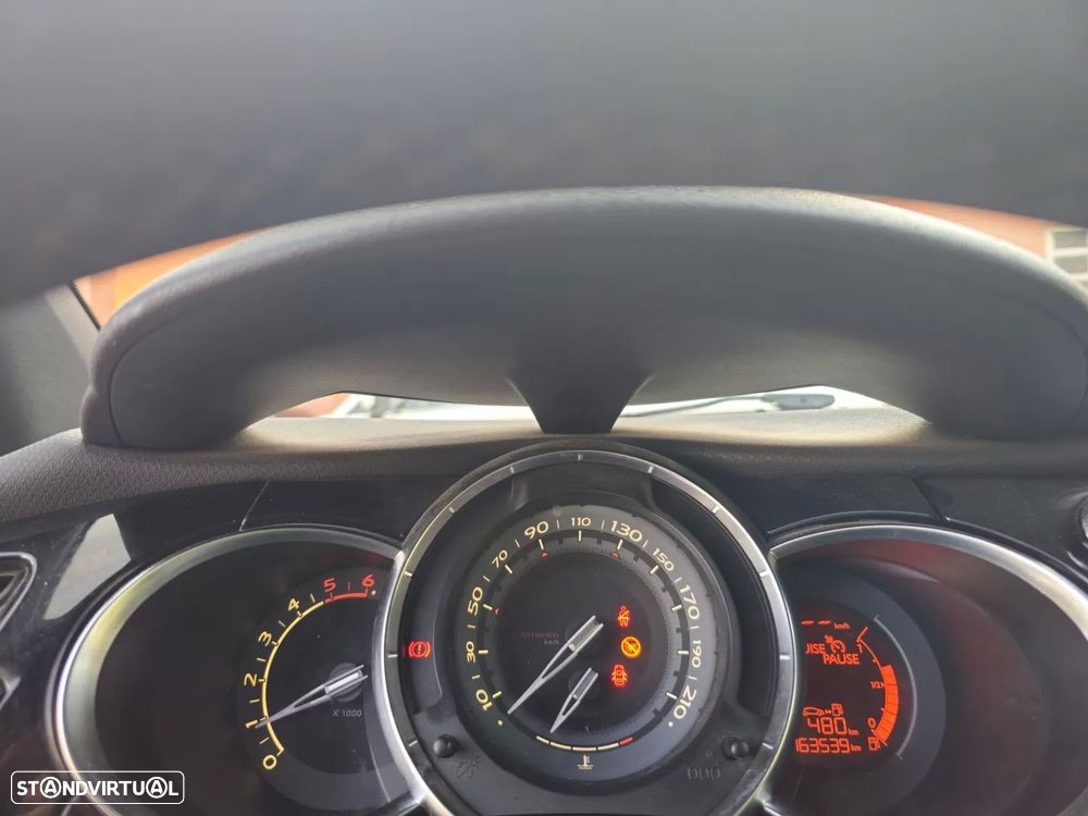 Citroën DS3 1.6 e-HDi So Chic — fotografia 7
