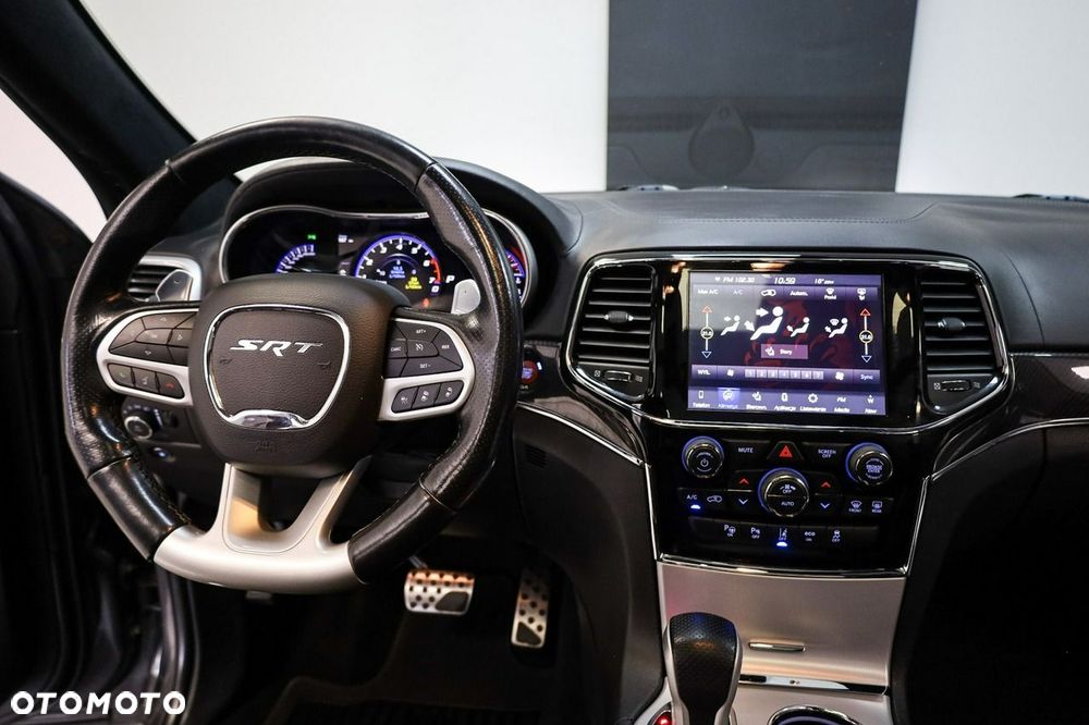 Jeep Grand Cherokee - 24