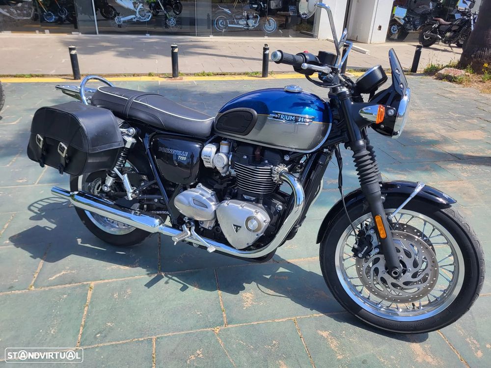 Triumph Bonneville T120 - 1
