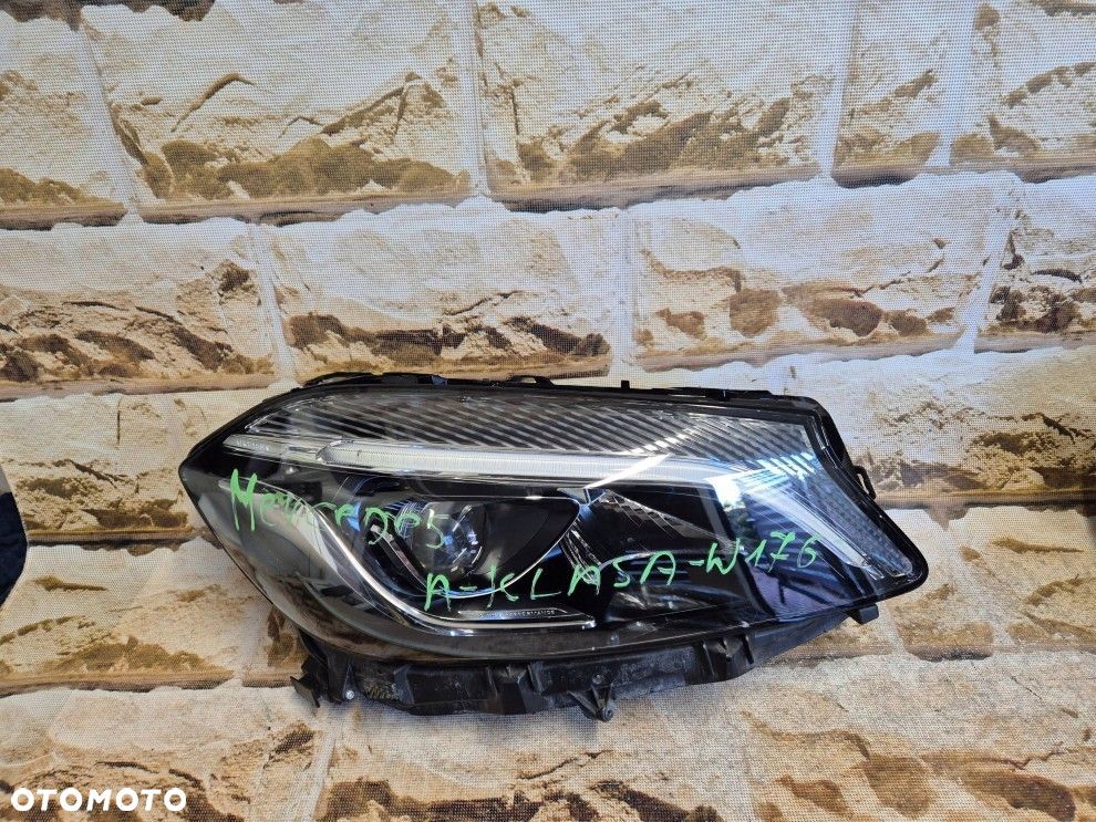 Reflektor Przód strona prawa Mercedes-Benz A W176 LED PERFORMANCE - 1