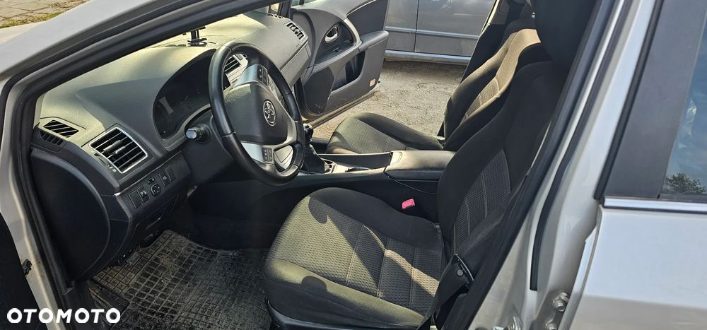 Toyota Avensis 2.0 D-4D Sol - 19