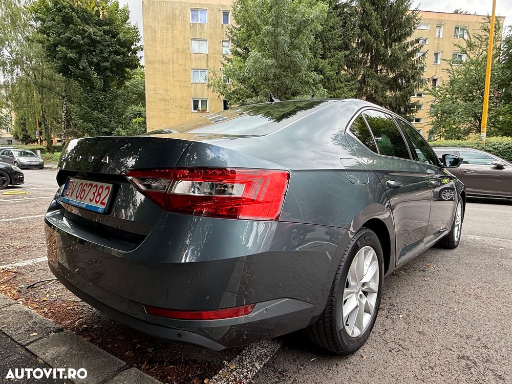 Skoda Superb 2.0 TDI DSG Ambition - 4