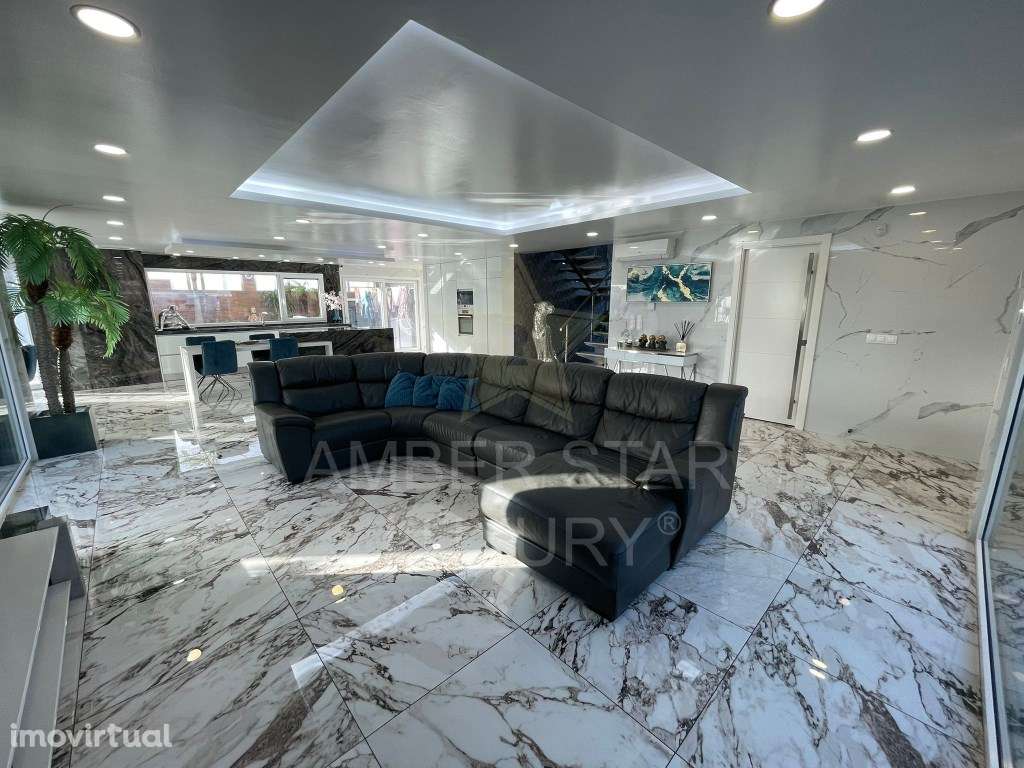 Moradia de luxo T4 com piscina e jardim na Quinta de Santa Maria - Grande imagem: 3/40