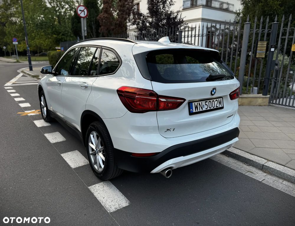 BMW X1 sDrive18i - 12