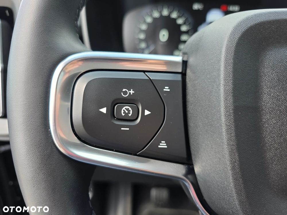 Volvo XC 40 T3 Momentum Pro - 15