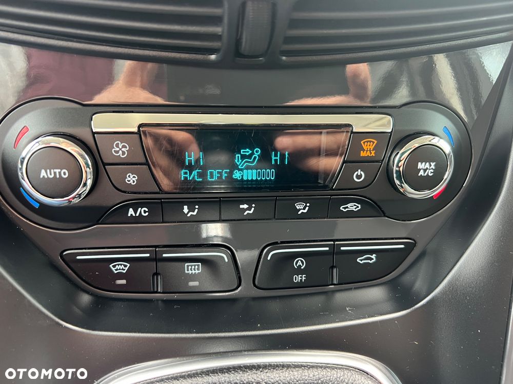 Ford Kuga 2.0 TDCi 2x4 Titanium - 25
