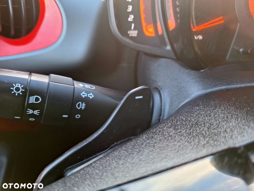 Toyota Aygo x.shift x-play connect - 15