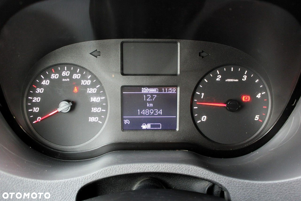 Mercedes-Benz Sprinter - 13