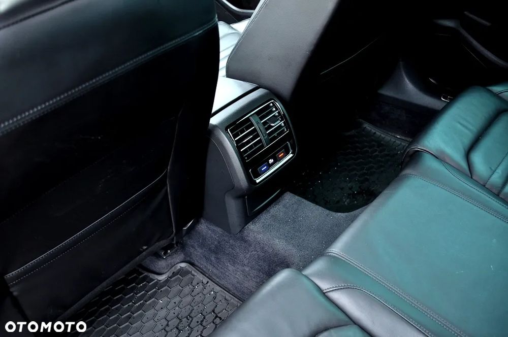 Volkswagen Passat - 27