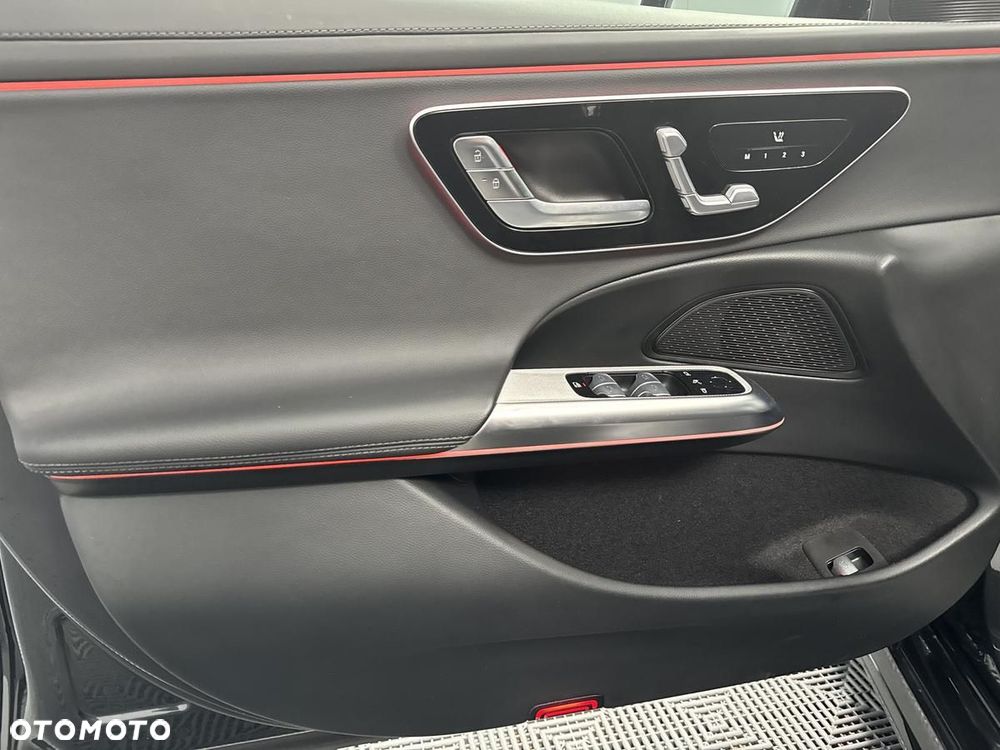 Mercedes-Benz Klasa E 220 d mHEV 4-Matic AMG 9G-Tronic - 11