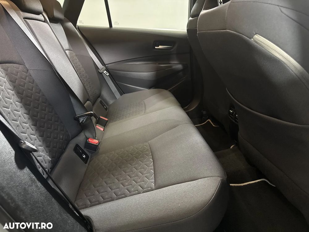 Toyota Corolla - 13