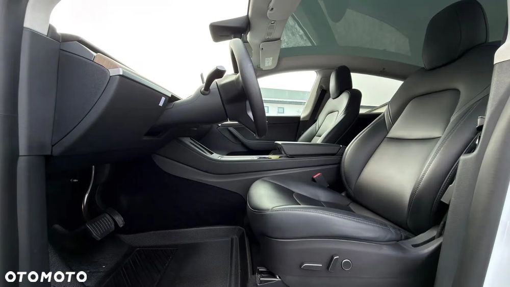 Tesla Model Y Long Range Dual Motor AWD - 5