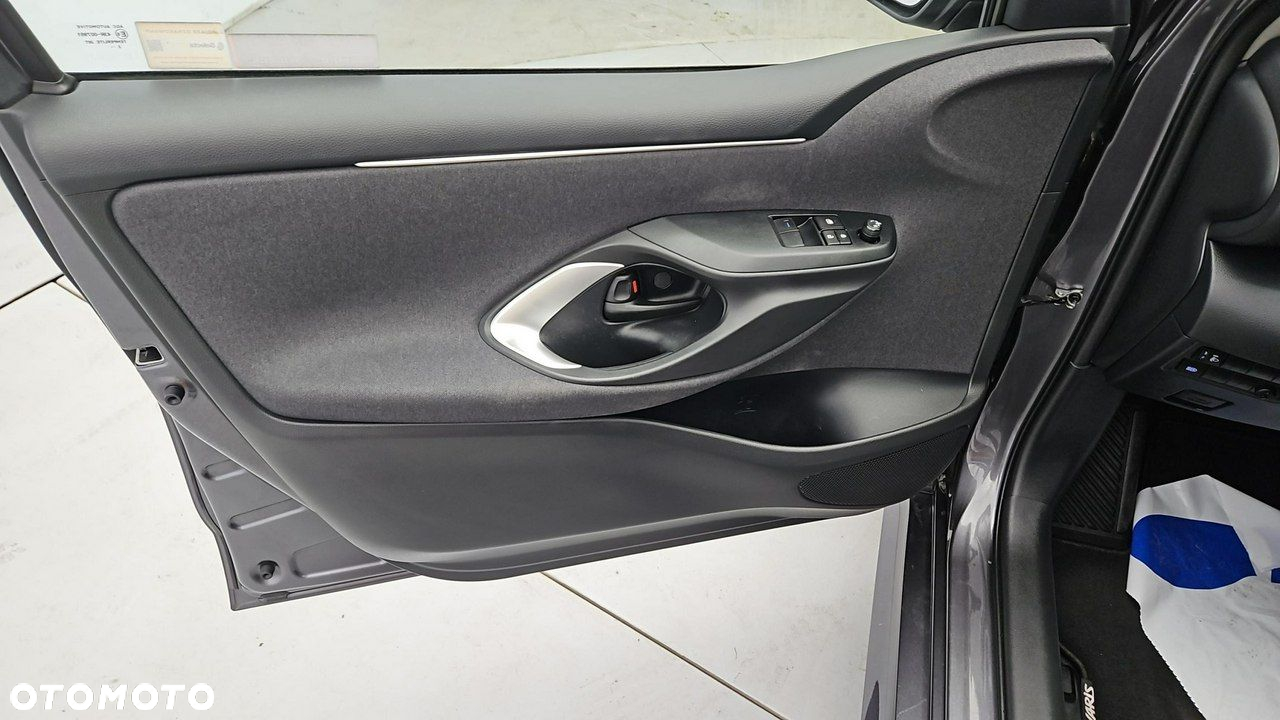 Toyota Yaris - 10