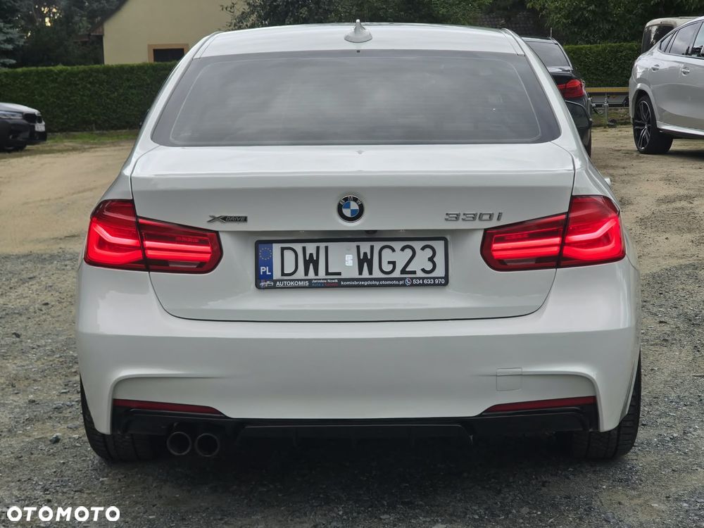 BMW Seria 3 330i - 26
