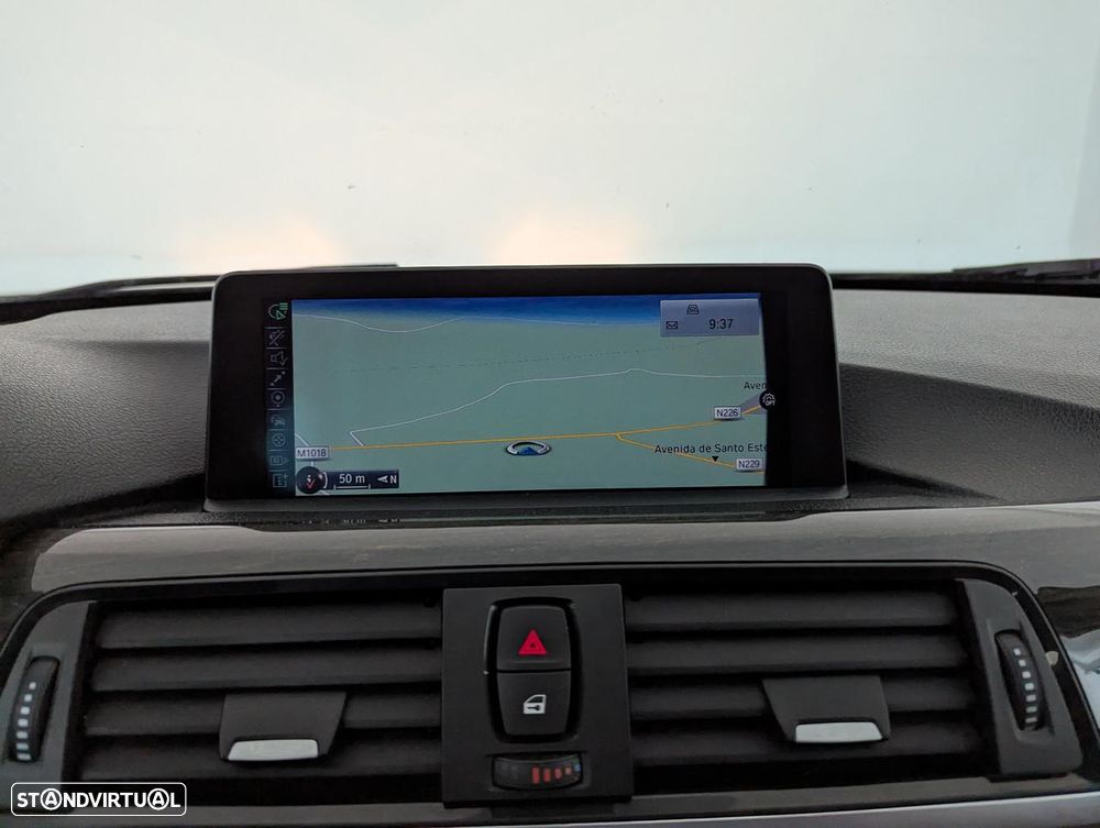 BMW 320 d Auto Line Luxury - 3