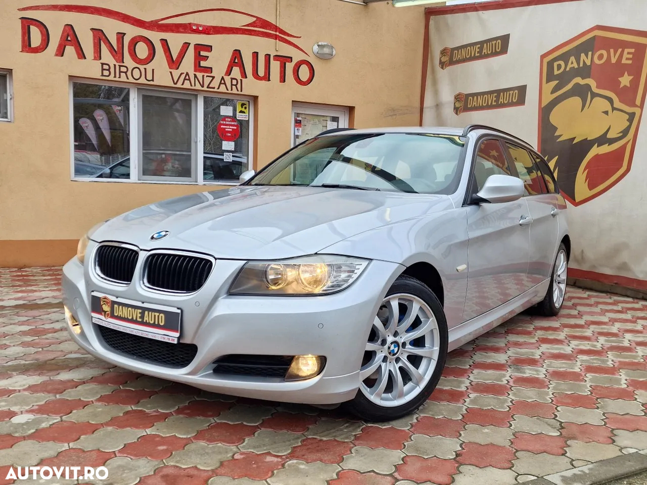 BMW Seria 3 318d DPF Touring Aut. - 9
