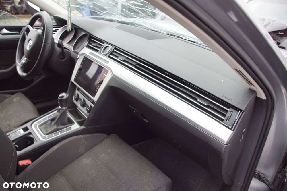 DESKA KOKPIT VOLKSWAGEN PASSAT B8 PODUSZKA PASY - 1