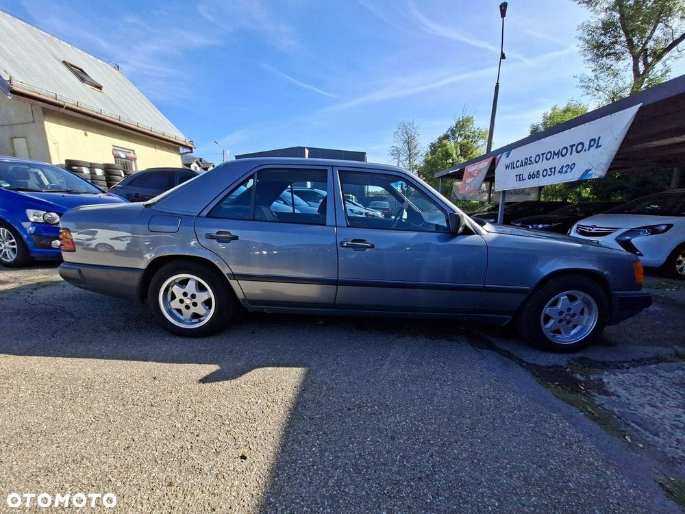 Mercedes-Benz Klasa E 200 - 6