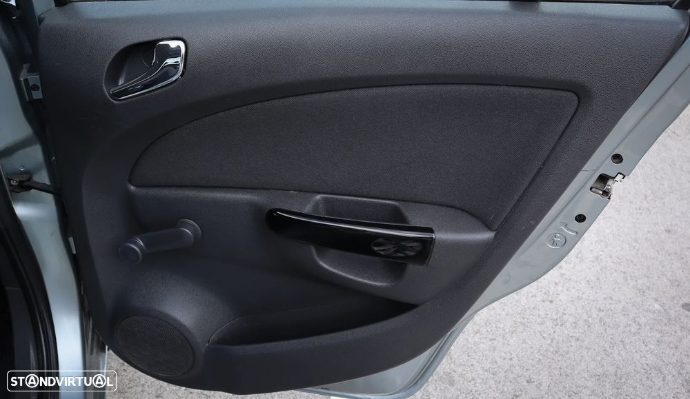 Opel Corsa 1.2 Cosmo 111 Easytronic - 23