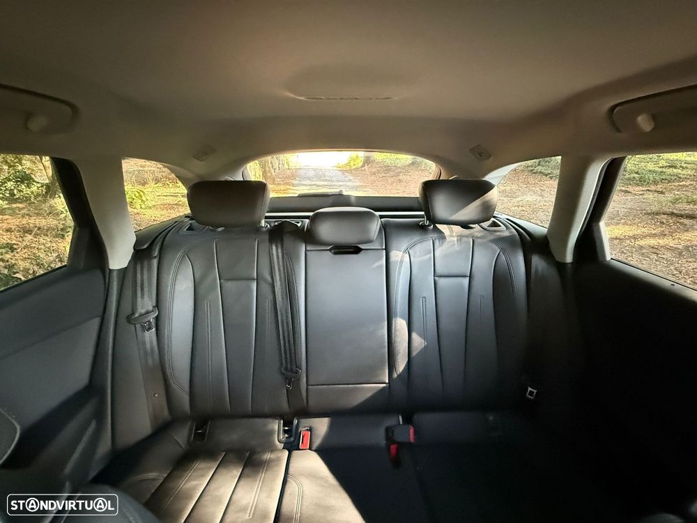 Audi A4 Avant 2.0 TDI Multitronic S-line - 33