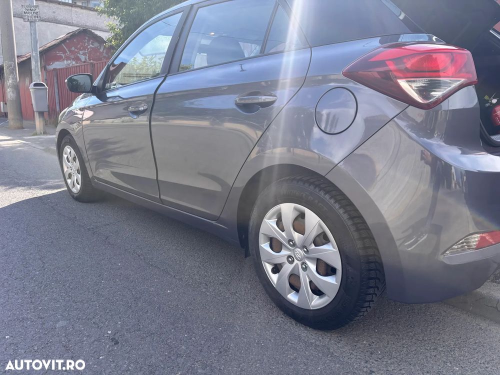 Hyundai i20 - 20