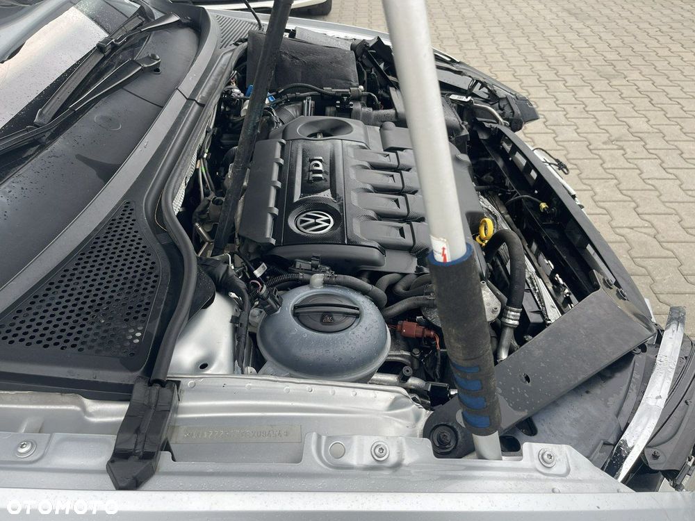 Volkswagen Passat - 11