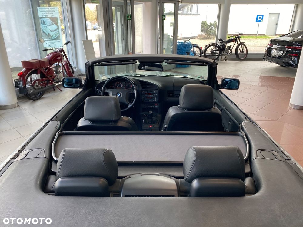 BMW Seria 3 318i Cabriolet - 23