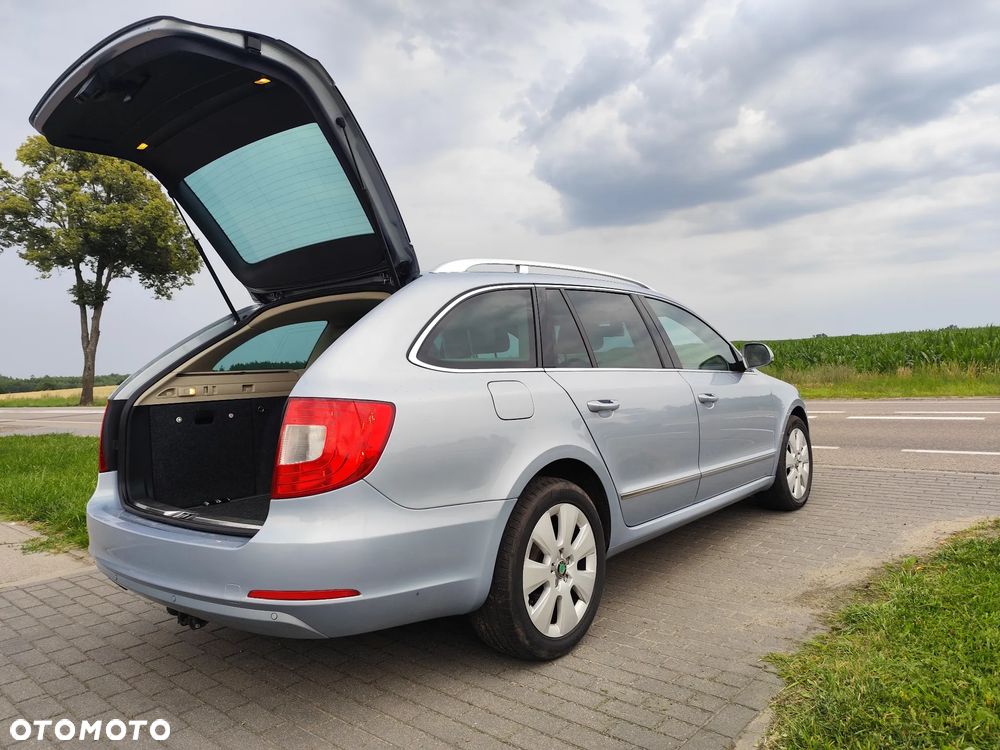 Skoda Superb 2.0 TDI Elegance DSG - 35