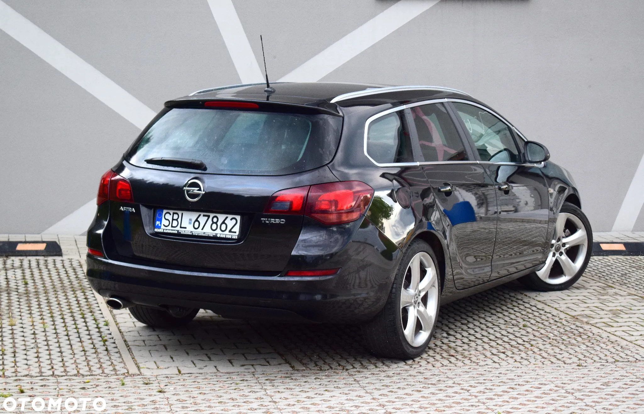Opel Astra 1.6 Turbo Cosmo - 4