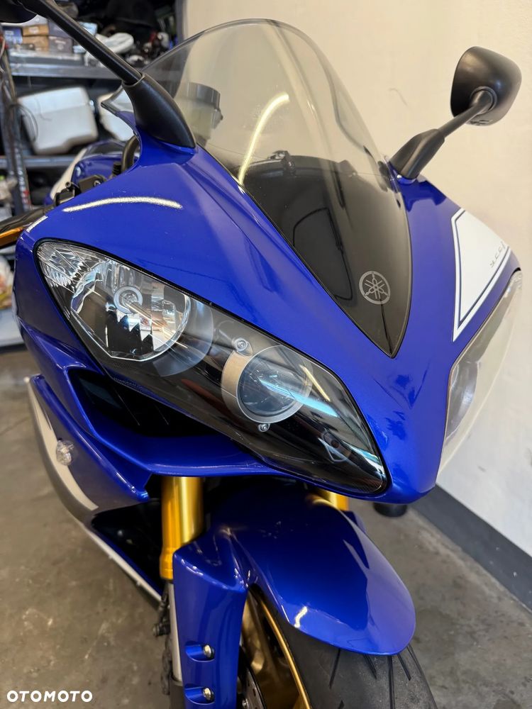 Yamaha R1 - 35