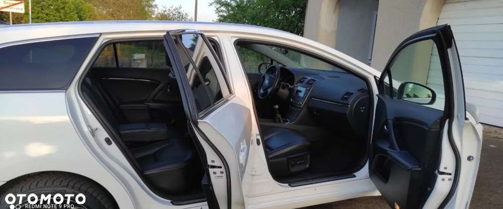 Toyota Avensis - 31