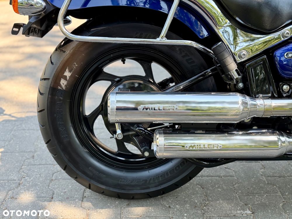 Suzuki Intruder - 9