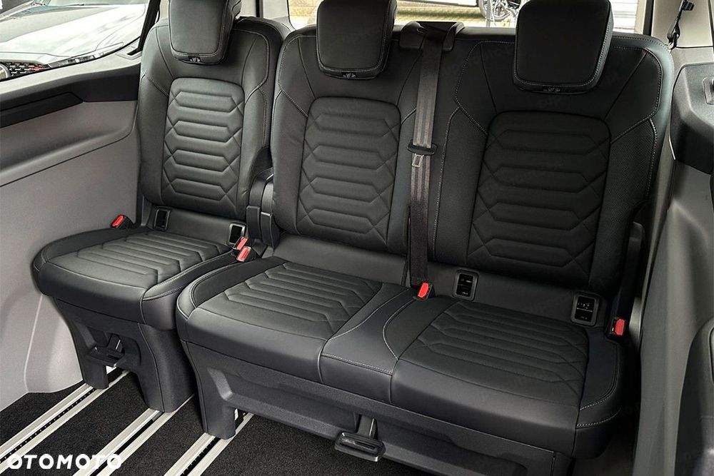 Ford Tourneo Custom - 12