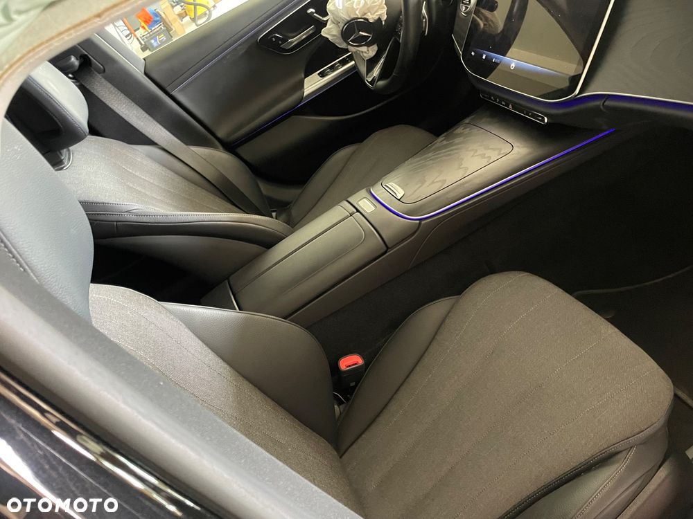 Mercedes-Benz Klasa E 300 4-Matic Avantgarde - 8