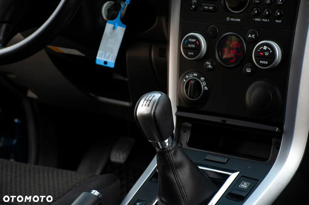 Suzuki Grand Vitara 2.0 Comfort + - 17