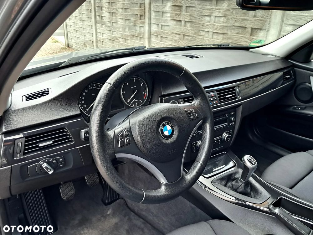 BMW Seria 3 320d - 26