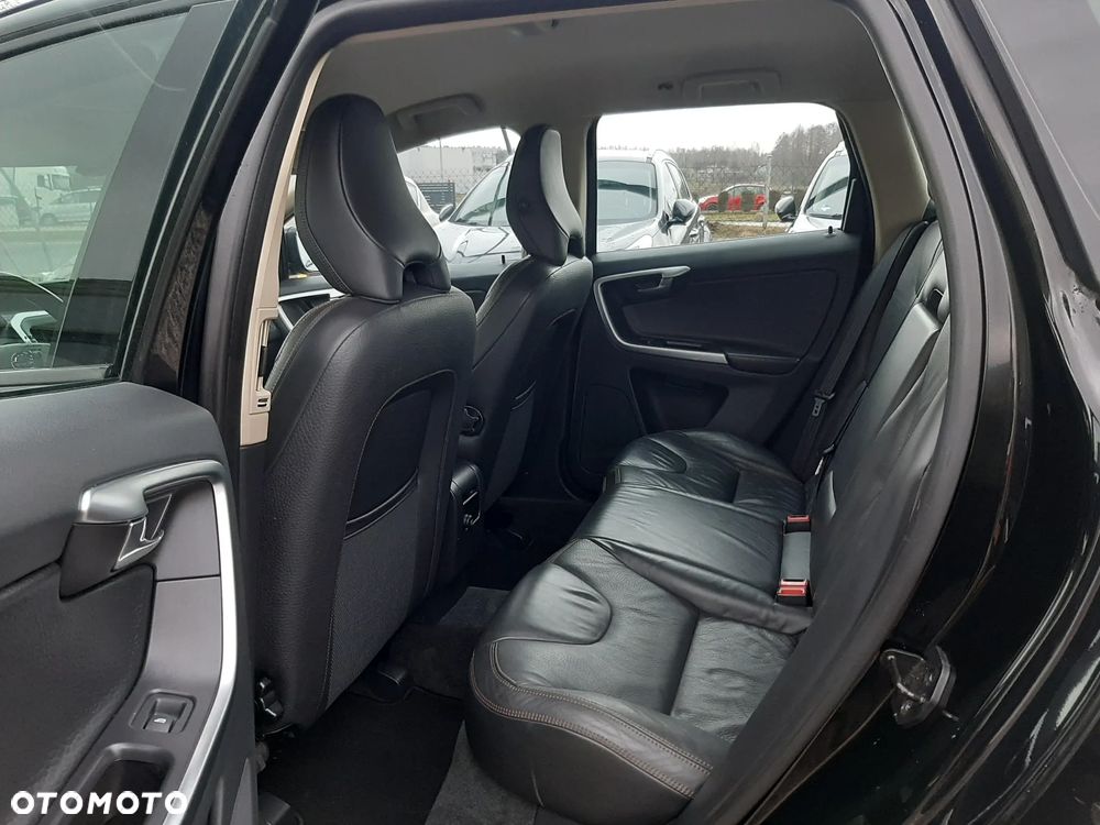 Volvo XC 60 D5 AWD Momentum - 14