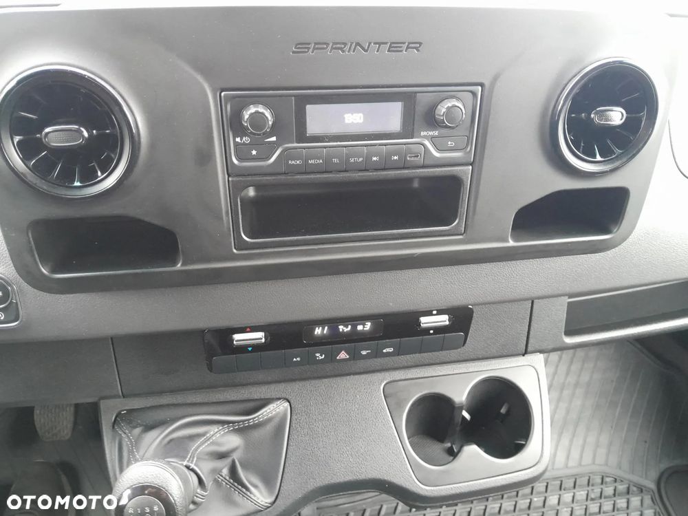 Mercedes-Benz Sprinter - 11