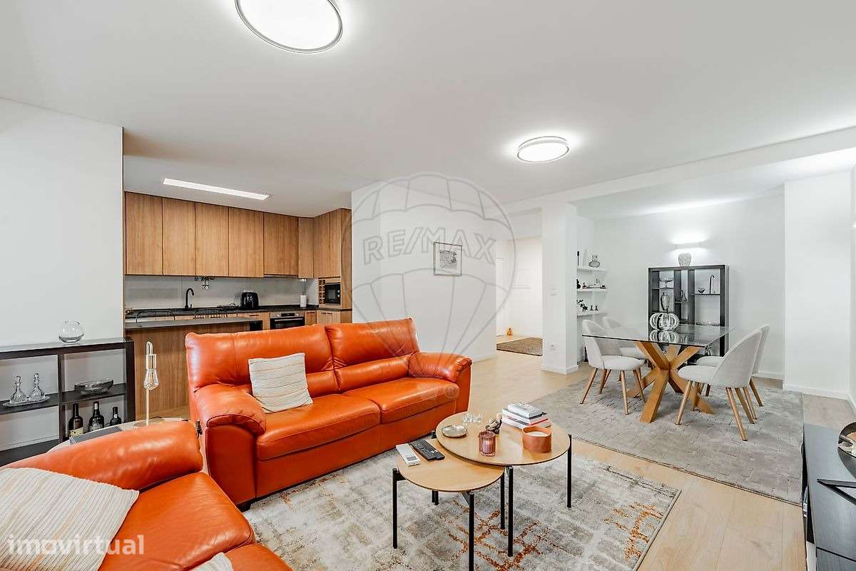 Apartamento T4 com garagem e varanda em Creixomil, Guimarães - Grande imagem: 4/41