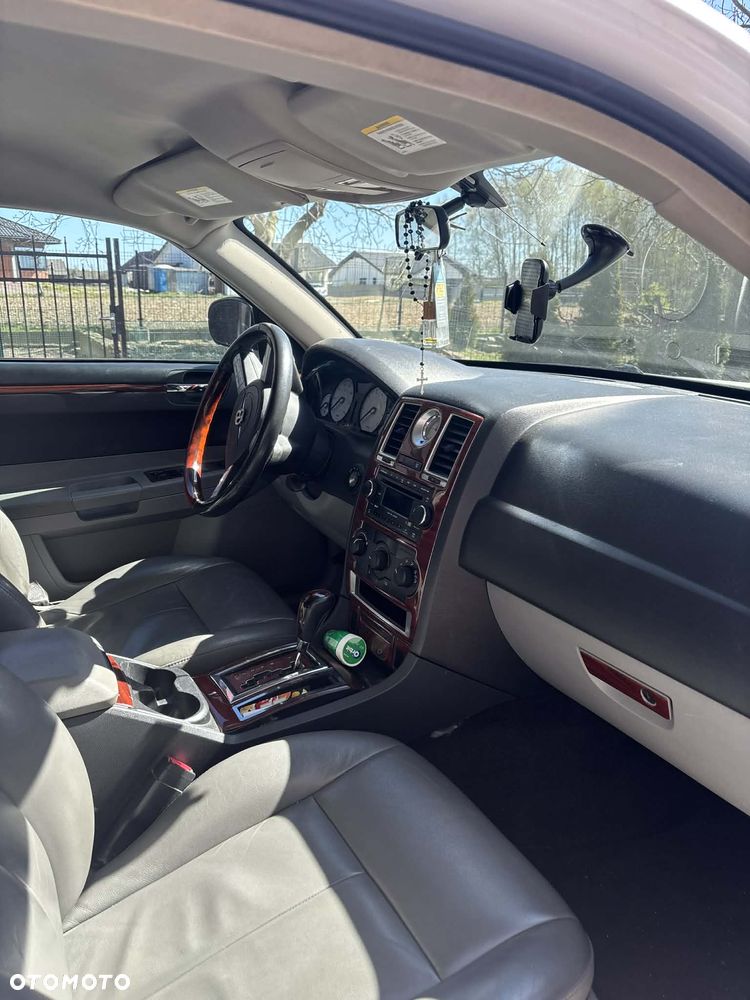 Chrysler 300C 2.7 V6 - 8