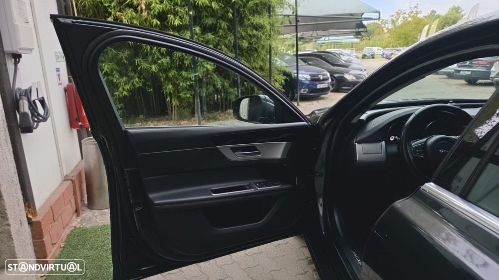 Jaguar XF 2.0 D Portfolio Aut. - 8