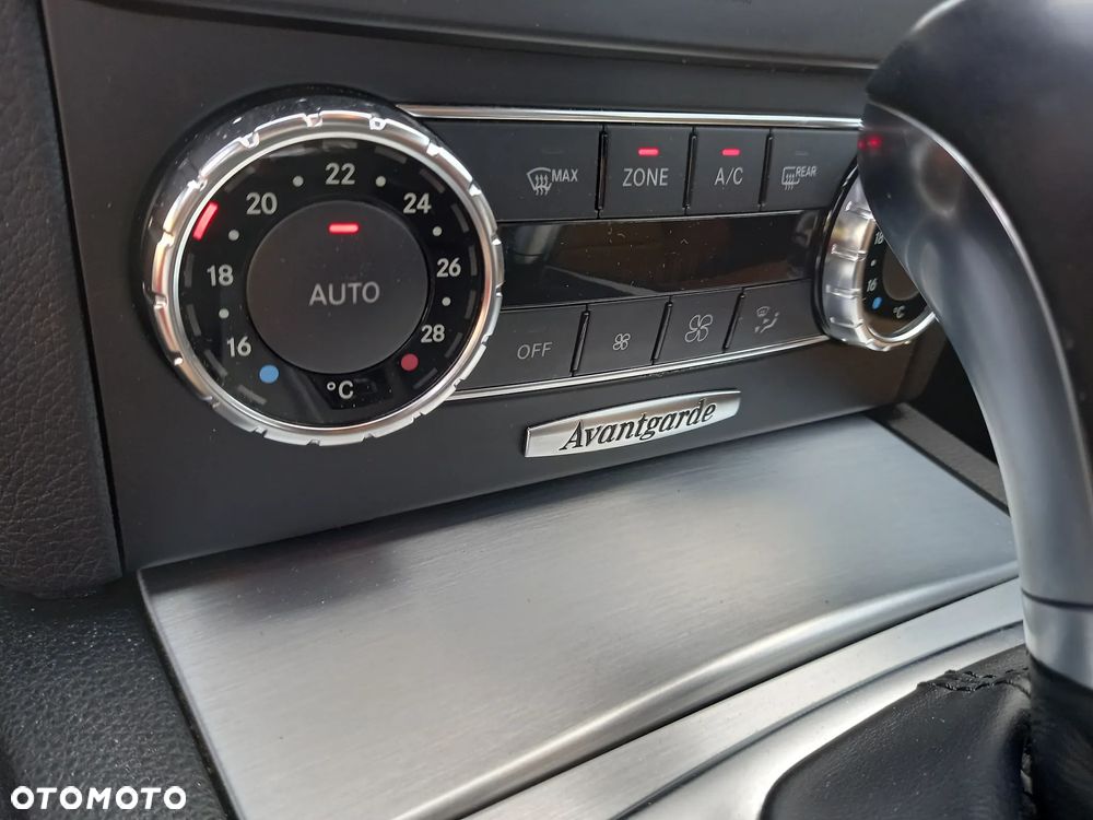 Mercedes-Benz Klasa C 250 CGI Automatik BlueEFFICIENCY Avantgarde - 31