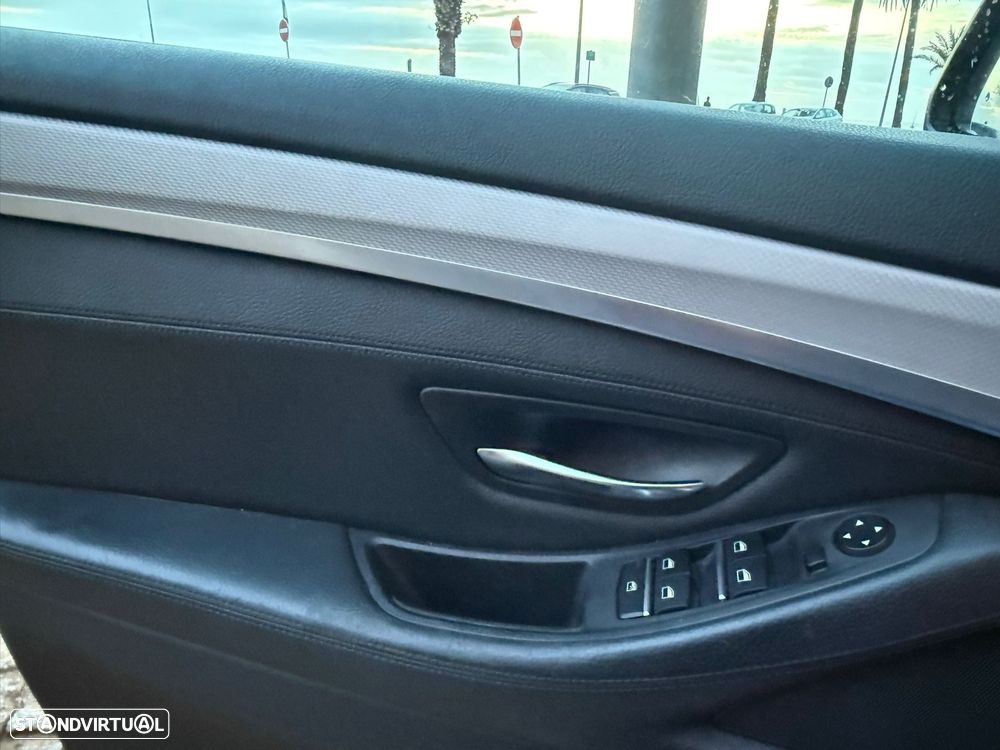 BMW 525 d Pack M Auto - 19