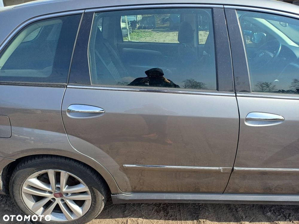 DRZWI KOMPLETNE PRAWY TYŁ FIAT CROMA II VR617 - 1