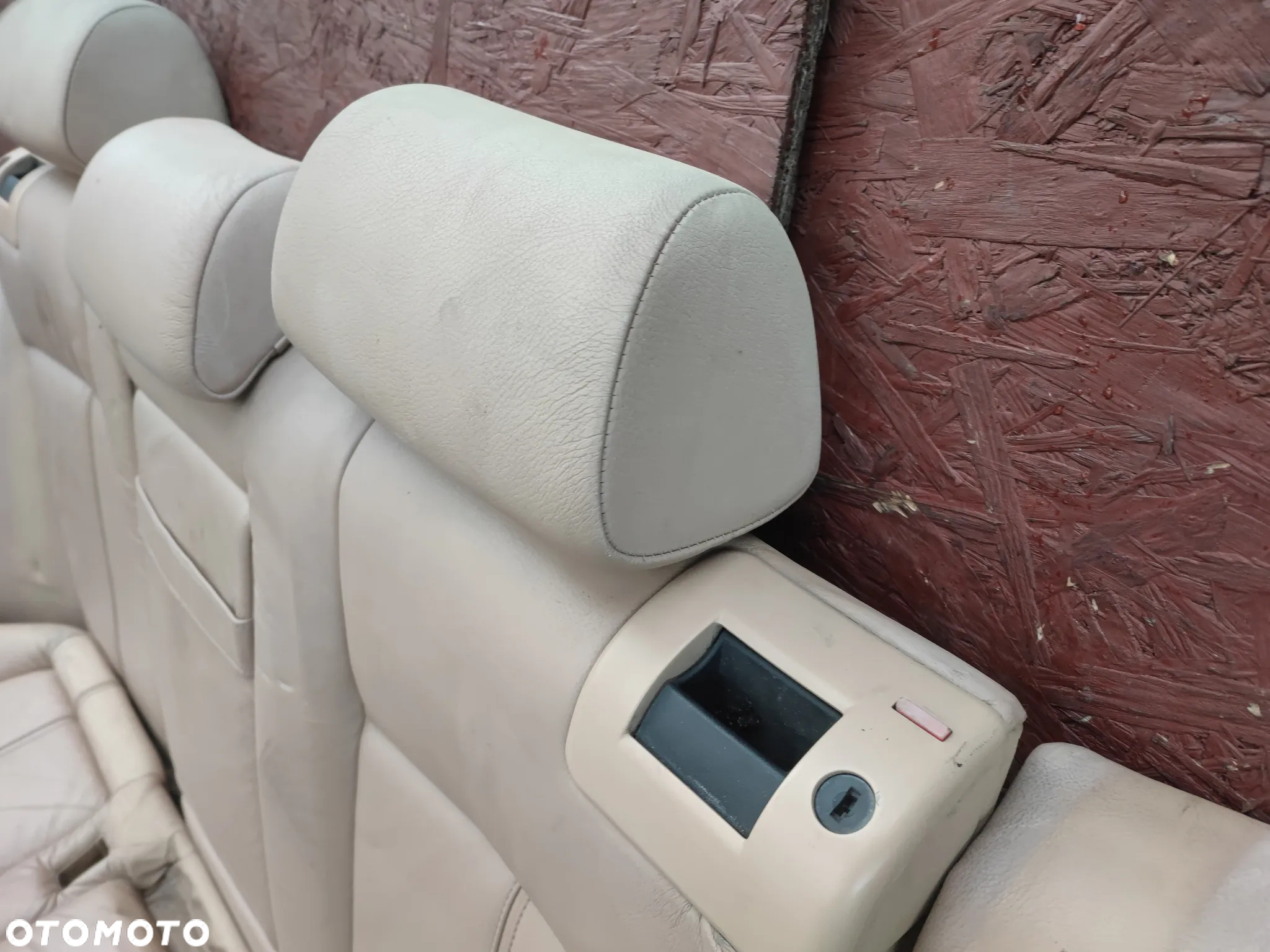 BMW E39 SEDAN ORYGINALNA KOMPLETNA KANAPA TYŁ SKŁADANA W KOLORZE BEŻOWYM / KREMOWYM / SANDBEIGE  O NR. 52 20 7 049 351 /  52 20 8 198 182 / 52 20 7 049 357 OEM - 8