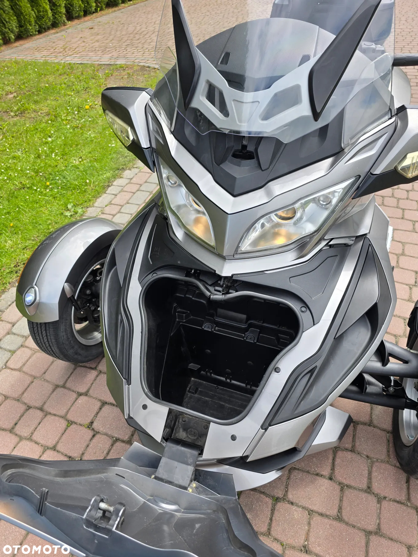 Can-Am Spyder - 12