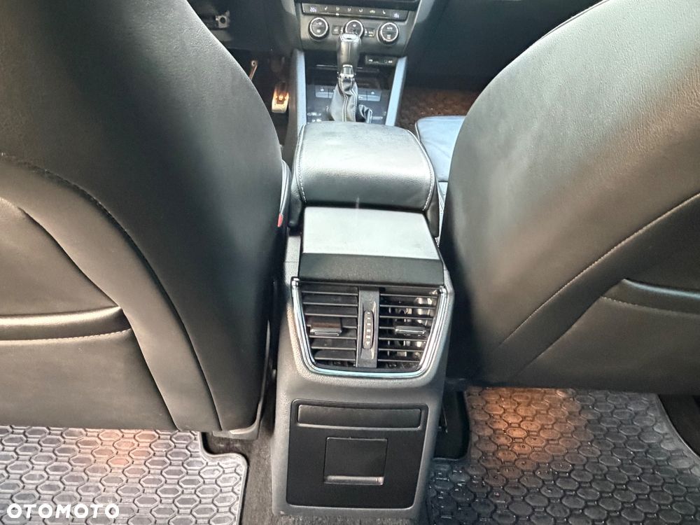 Skoda Octavia 2.0 TDI DSG RS - 14