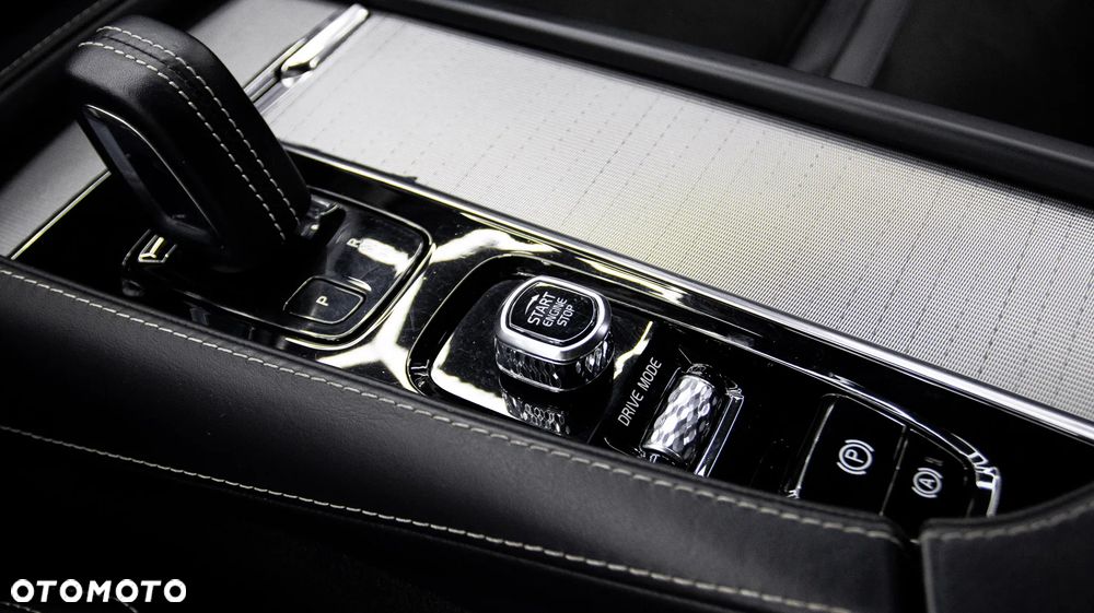 Volvo XC 90 B5 D AWD R-Design - 32