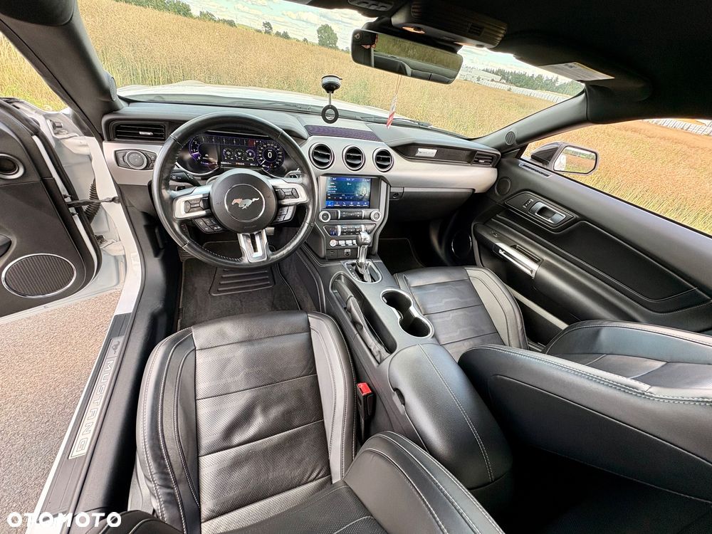Ford Mustang - 8